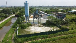 Cận cảnh trạm trộn bê tông không phép, ô nhiễm môi trường ở Hà Nội