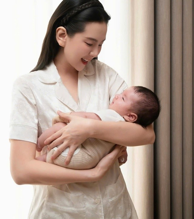Người đẹp từng nhiều năm gắn bó với VTV bất lực than thở về sức khỏe xuống dốc: "Quá trời chán sức khoẻ bản thân. Sau sinh ọp ẹp thật sự!". MC Mai Ngọc đang phải đối mặt với nhiều thay đổi về cơ thể và tinh thần sau khi sinh con. p2.jpg