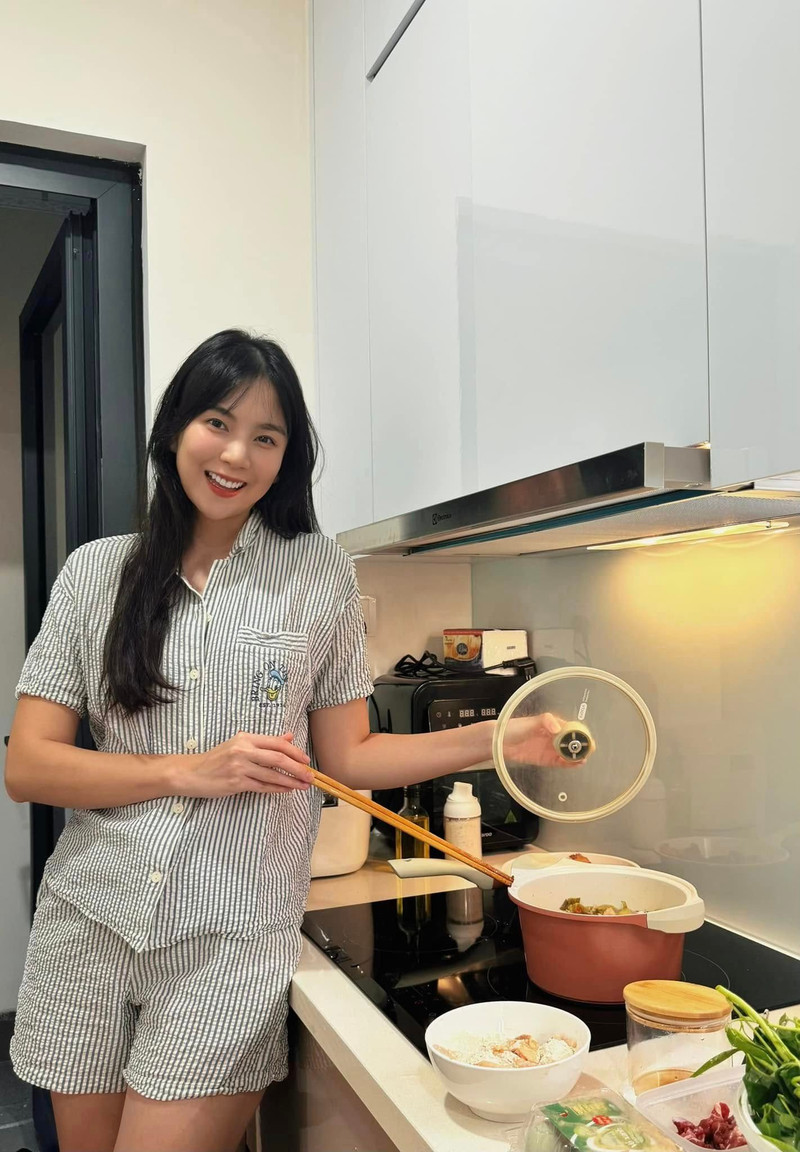 Mai Ngọc vốn được biết đến là nữ MC xinh đẹp, duyên dáng, được khán giả yêu mến qua bản tin dự báo thời tiết. p5.jpg