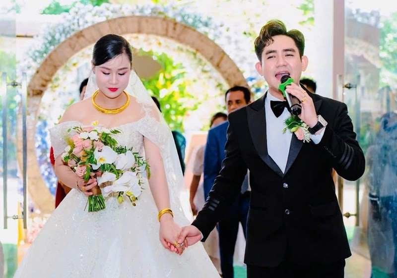 Cặp đôi tổ chức lễ đính hôn vào tháng 7/2024. Ảnh: Tiền Phong. phong9.jpg