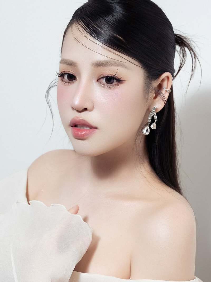 Sau 3 tháng sinh con đầu lòng, Puka liên tục tham gia các sự kiện. Ảnh: Instagram Puka. puka1.jpg