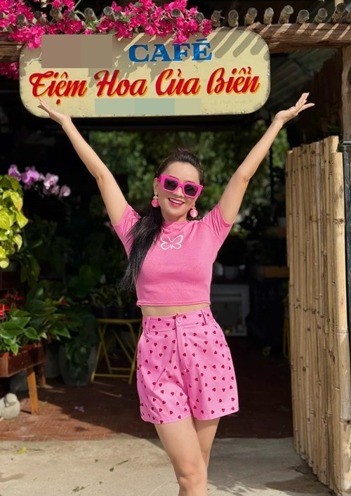 Ở đời thường, Hoài An ăn mặc trẻ trung. Ảnh: FB Hoài An. vietrinh10.jpg