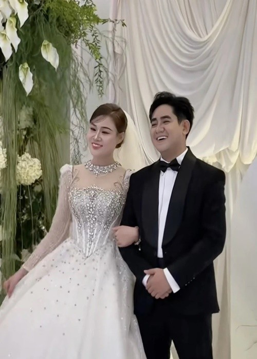 Đám cưới của ca sĩ Đinh Kiến Phong và người mẫu Linh Lan diễn ra vào ngày 8/10. Ảnh: Znews. phong1.jpg