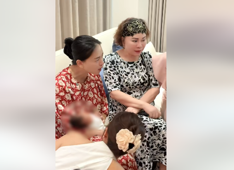 Mẹ đẻ Ngô Thanh Vân cũng bất ngờ khi gặp bé Gạo. Ảnh: Ngô Thanh Vân. van5.png