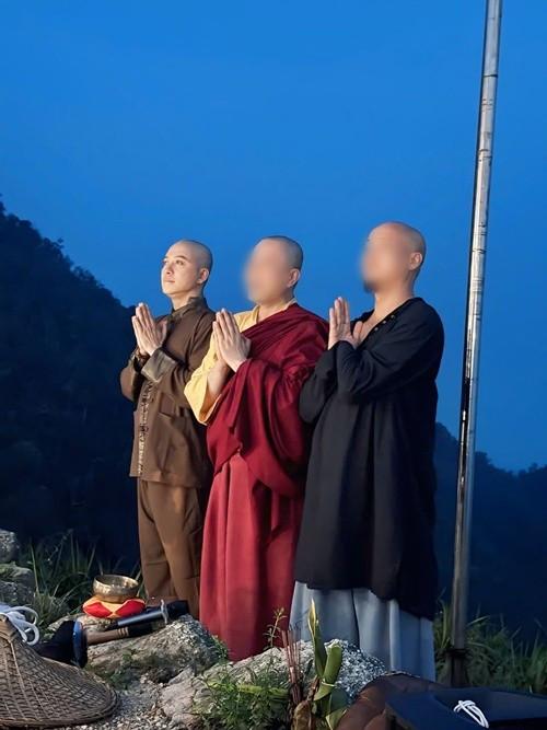 "Đây không phải sự hy sinh. Mà là sự biết ơn với người đã sinh ra mình", Tuấn Hưng nói thêm. Ảnh: FB Tuấn Hưng. hung4.jpg