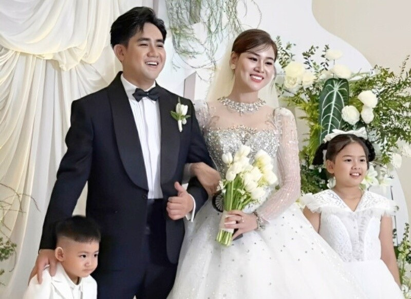 Linh Lan là vợ cũ của cố nghệ sĩ Vân Quang Long trước khi gắn bó với Đinh Kiến Phong. Ảnh: Người Đưa Tin. phong4.jpg