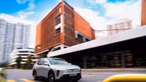 Tài xế dịch vụ “chấm” VinFast Limo Green vì“mỗi chuyến đi như cuộc dạo chơi''