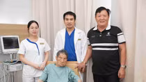 Cụ bà 103 tuổi chiến thắng ung thư dạ dày nhờ điều trị đa chuyên khoa