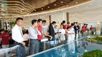 Hàng trăm khách hàng đổ xô ký thủ tục khu Đảo Ngọc: “Đây là vị trí độc nhất, vô nhị”