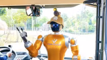 Robot hình người VinDynamics thử nghiệm thực tế tại Vinpearl Safari Phú Quốc