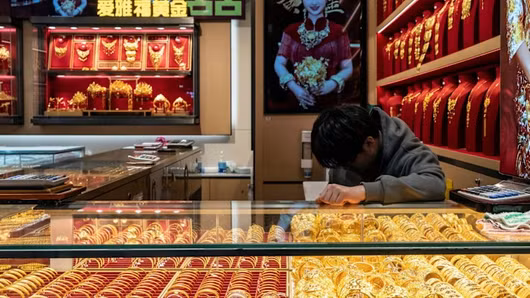 14 cửa hàng vàng Trung Quốc bị phát hiện 'chia nhỏ doanh thu' để trốn thuế