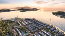 Vinhomes Pearl Bay tọa lạc tại vị trí kết nối trung tâm Nha Trang với quần thể du lịch Vinpearl Hòn Tre và cảng tàu biển