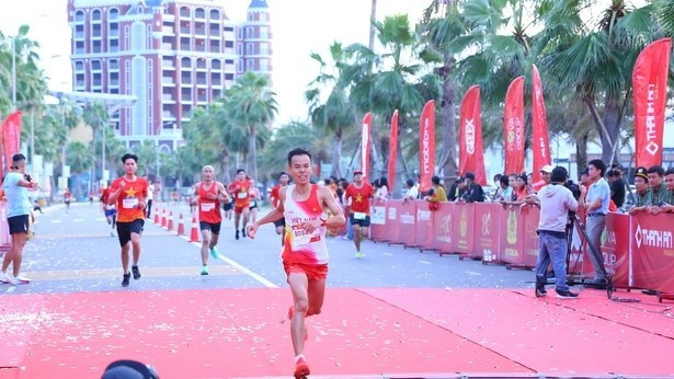 cac-van-dong-vien-tham-gia-giai-chay.jpg