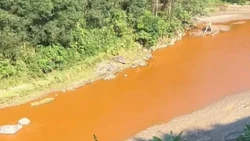 Làm rõ nguyên nhân khiến nước suối Nậm Huống chuyển màu