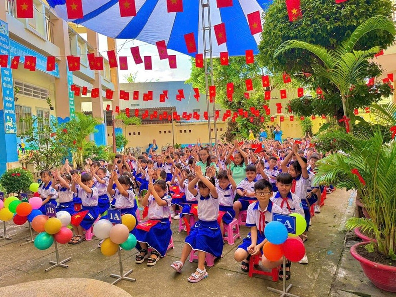 Học sinh Trường Tiểu học Long Hòa 2 trong ngày khai giảng năm học mới(TP Cần Thơ) 111-581.jpg