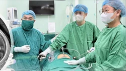 Bụng căng to như thai 6 tháng, thiếu nữ 15 tuổi bị u nang nhầy kích thước lớn