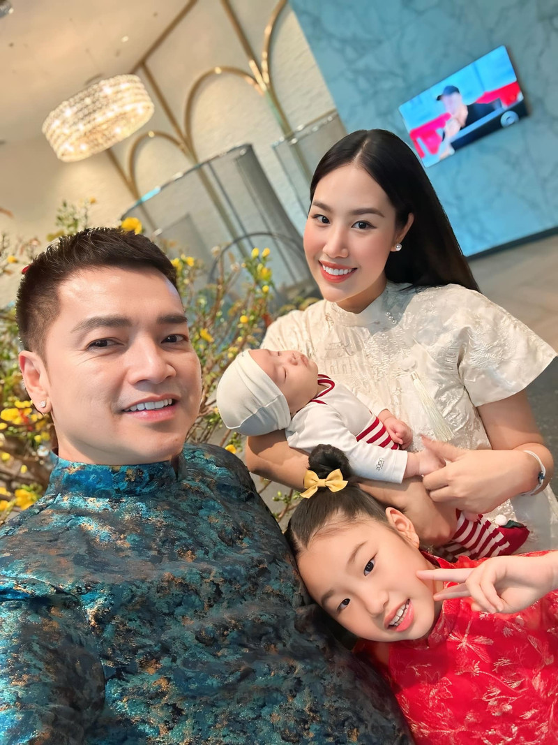 Quang Minh và Tăng Khánh Chi chưa tiết lộ kế hoạch kết hôn, làm đám cưới nhưng hiện xem nhau như bạn đời, xưng hô "vợ, chồng". 9-4792.jpg