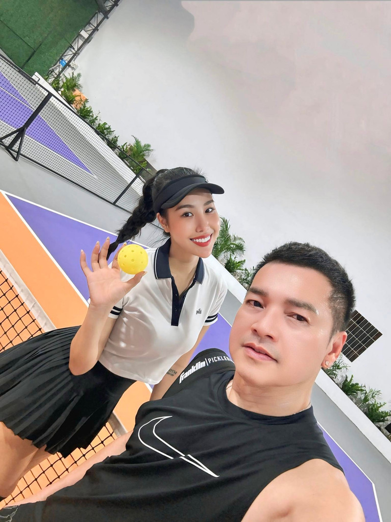 Trên mạng xã hội, anh và bạn gái thường xuyên đăng tải những hình ảnh tình tứ. 2.jpg