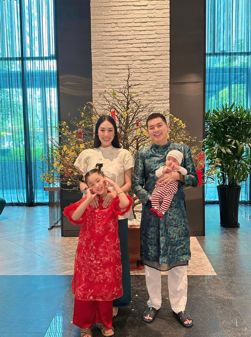 Nghệ sĩ thổ lộ anh mãn nguyện khi lại được làm bố bỉm sữa, có cuộc sống bình yên bên tổ ấm nhỏ ở tuổi xế chiều. Ảnh: FB Tăng Khánh Chi 10-4392.jpg