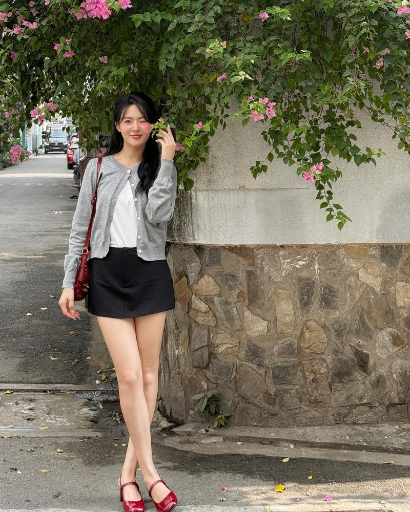 Trên mạng xã hội, Minh Trang thường xuyên chia sẻ những khoảnh khắc đời thường giản dị nhưng vẫn giữ trọn nét duyên dáng. 6-8328.jpg