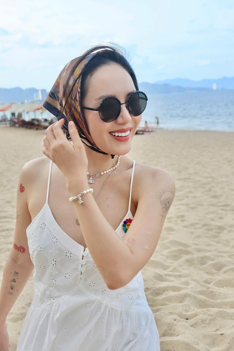 Mới đây, Phương Linh chia sẻ loạt ảnh du lịch tại Nha Trang trên trang cá nhân, nhanh chóng thu hút sự chú ý từ công chúng. Ảnh: FB Tran Phuong Linh 1.jpg