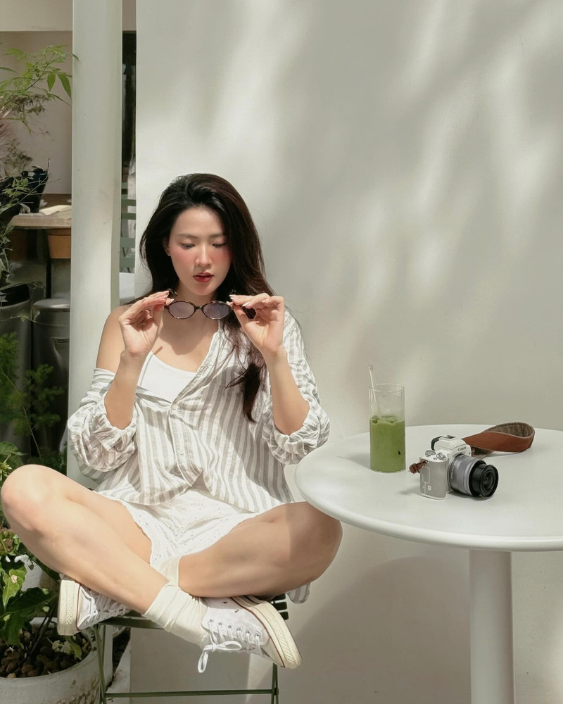 Phong cách này đã góp phần xây dựng hình ảnh “nàng thơ” ngọt ngào, giúp cô nổi bật giữa dàn mỹ nhân Vbiz. 5-6499.jpg