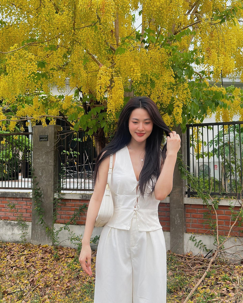 Minh Trang thường xuyên cập nhật những outfit thường ngày và bộ nào cũng đẹp, khiến ai ngắm cũng muốn học theo. 8-1436.jpg