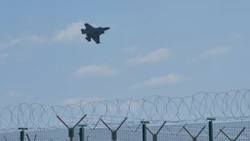 Châu Âu bảo vệ căn cứ, sơ tán công dân giữa xung đột Trung Đông