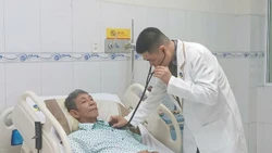 Khám sức khỏe định kỳ, người đàn ông phát hiện kén khí phổi khổng lồ