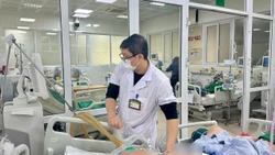 Xây xát bàn tay do ngã, chàng trai 19 tuổi co cứng hàm vì uốn ván